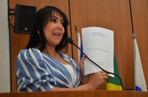 Janad  Valcari apresenta relatório do TCE apontando que prefeitura de Palmas superfaturou em 4000% aquisição de medicamentos