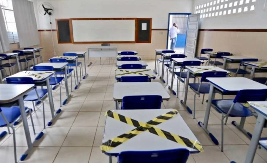Sindicato pede na justiça para que o retorno das aulas presenciais aconteça somente após a imunização completa dos professores