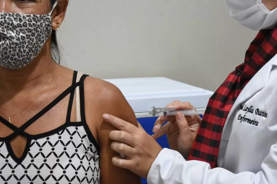 Vacinação contra a covid-19 em Colinas do Tocantins contempla pessoas de 30 anos acima