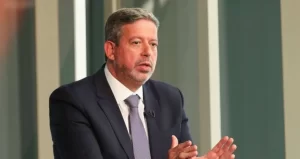 Ao defender fim da divulgação de pesquisas eleitorais, Arthur Lira relembra embate entre Kátia Abreu e Eduardo Gomes em 2014