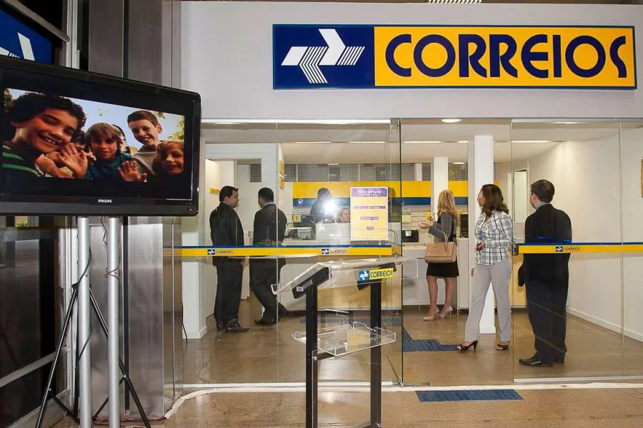 CÃ¢mara aprova texto-base que autoriza a privatização da empresa brasileira Correios
