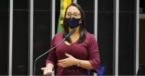 Parecer de Renata Abreu sobre o "distritão" deve ser discutido hoje na CÃ¢mara