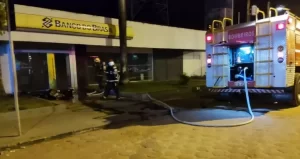Princípio de incÃªndio é combatido em AgÃªncia Bancária de Augustinópolis, Documentos foram queimados