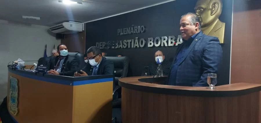 Senador Eduardo Gomes recebe moção de aplauso em Miracema