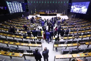 Aprovada em segundo turno PEC da reforma eleitoral vai para o Senado