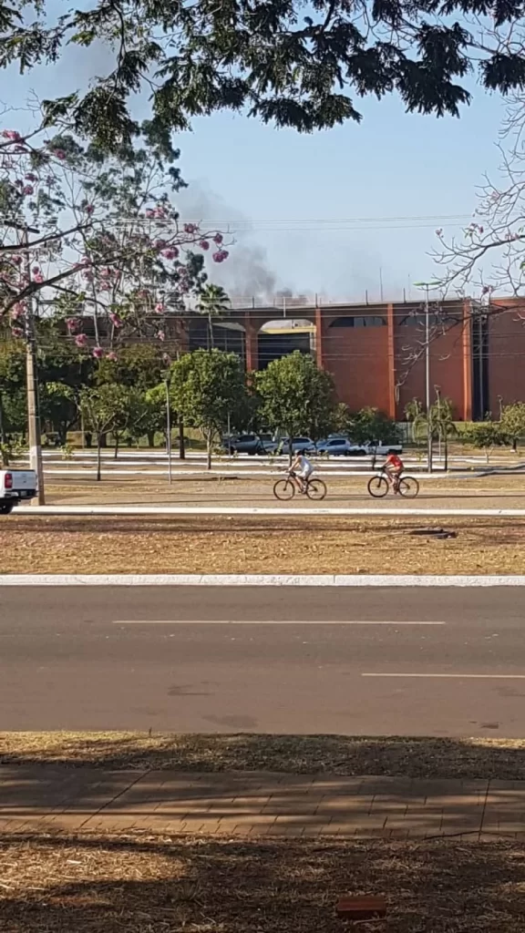 Segundo andar do Tribunal de JustiÃÂ§a pega fogo na manhÃÂ£ de hoje, em Palmas
