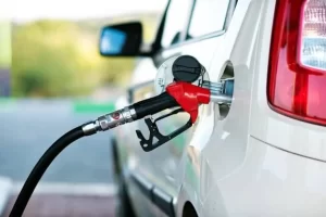 Bolsonaro diz que gasolina está cara por causa de Governos Estaduais: Coletivo cobra posicionamento do Palácio Araguaia