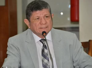 Ivory põe o pé na estrada para concorrer Ã  reeleição