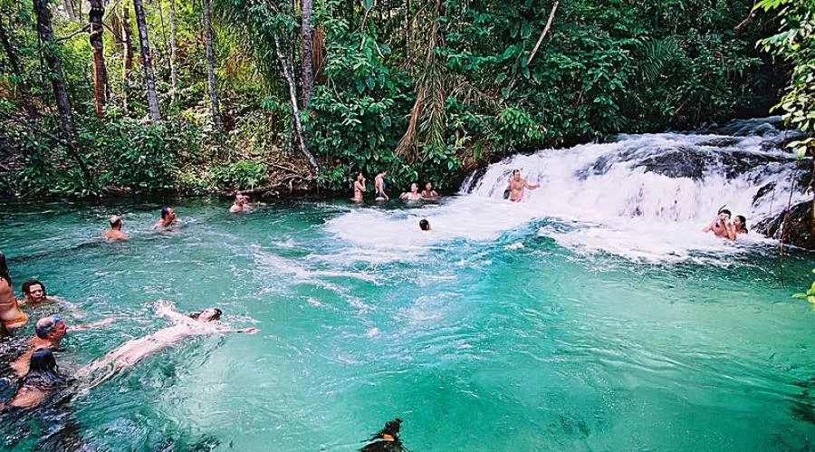 Com sessão acalorada, deputados aprovam concessão de parques