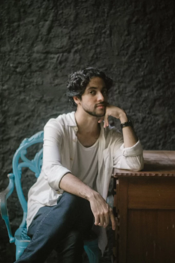 Com sonoridade pop e clima de reconciliação, artista baiano ANGELO lança videoclipe de “Porta Aberta” no Dia dos Namorados