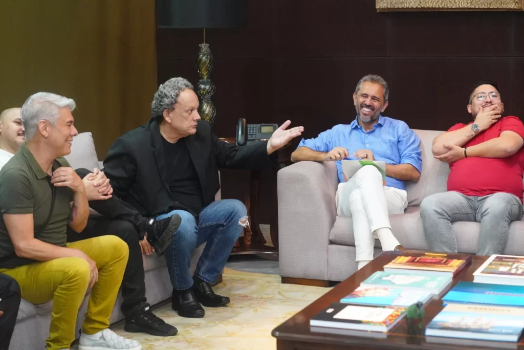 Elmano se encontra com estrelas do humor cearense e ouve propostas do setor