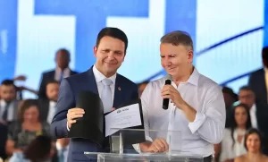 Mãe de Carlos Júnior reage à exoneração do filho: “Falta de lealdade, respeito e dignidade”