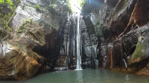Pedra Caída encanta turistas com cachoeiras, trilhas e teleférico na Chapada das Mesas (MA)