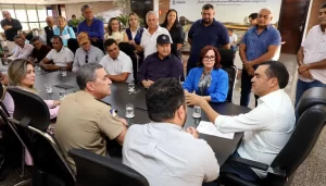Governador Wanderlei Barbosa recebe prefeitos e produtores para discutir pavimentação da TO-239 com presença da desembargadora Etelvina