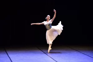 Talento cearense nos palcos do Brasil: jovem bailarina precisa de apoio para competir em Joinville