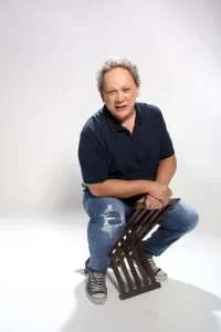 Lailtinho chega aos 35 anos de carreira como referência nacional do humor