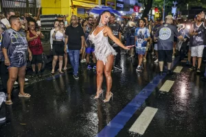 Samba no pé: Unidos da Vila Isabel já em clima de carnaval: Sabrina Sato e musas se preparam