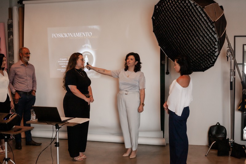 Nayara Falcoski: especialista que já desenvolveu comunicadores em sete países lança metodologia exclusiva para posicionamento de imagem