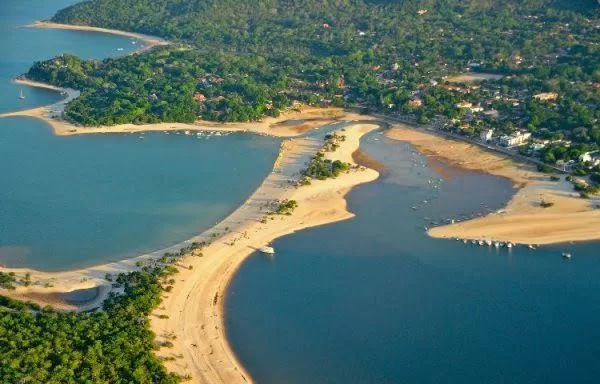 Alter do Chão conquista turistas com praias fluviais e se consolida como destino de celebridades como Louis Partridge