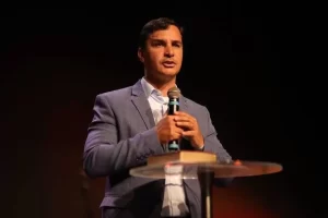 “Palmas seguirá com obras e concursos”, diz Carlos Velozo após assumir prefeitura com prisão de Eduardo Siqueira Campos