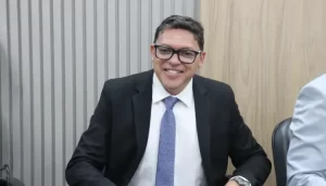 Ivanilson Marinho é eleito presidente da Câmara de Gurupi para o biênio 2025-2026 em sessão solene