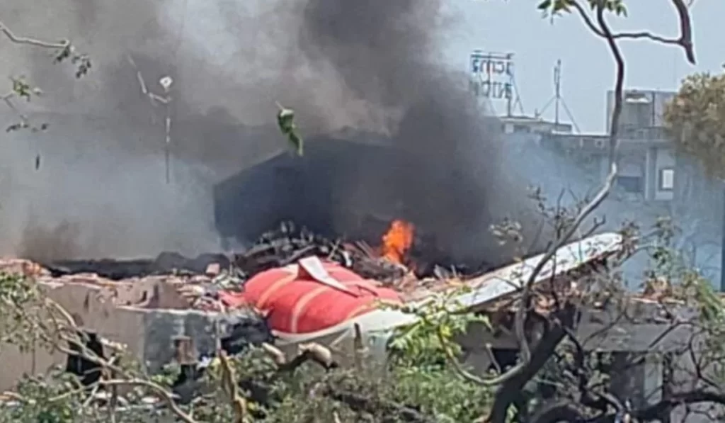 Primeira queda fatal de um Boeing 787 expõe falha crítica após decolagem na Índia