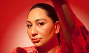 Naiá Camargo lança “Livramento”, um hino de autonomia emocional e autoconhecimento