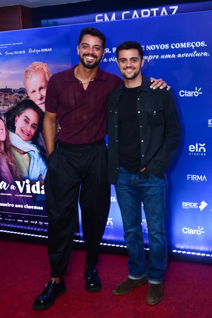 Rodrigo e Felipe Simas Prestigiam Pré-Estreia de ‘Viva a Vida’ no Rio de Janeiro