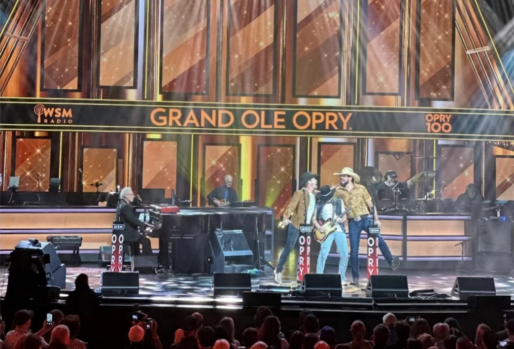 Sertanejo no altar do country: Fernando & Sorocaba brilham em noite histórica nos EUA