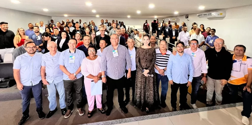 Senador Eduardo Gomes reforça apoio ao municipalismo durante encontro com vereadores em Dianópolis
