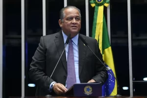 Eduardo Gomes desponta como favorito à vice-presidência do Senado Federal