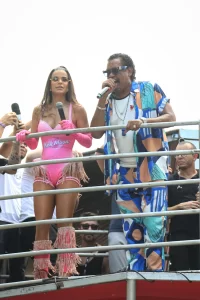 Mari Antunes e Compadre Washington Agitam o Bloco Chá da Alice no Centro do Rio