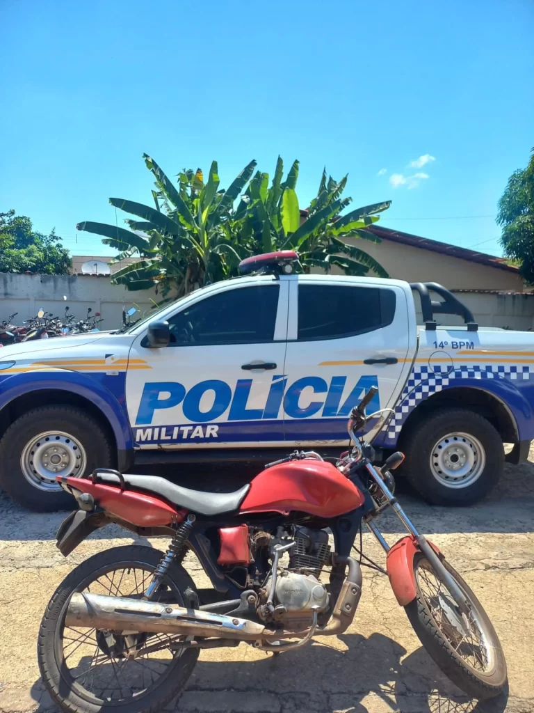 Polícia Militar prende dois homens e recupera veículo roubado