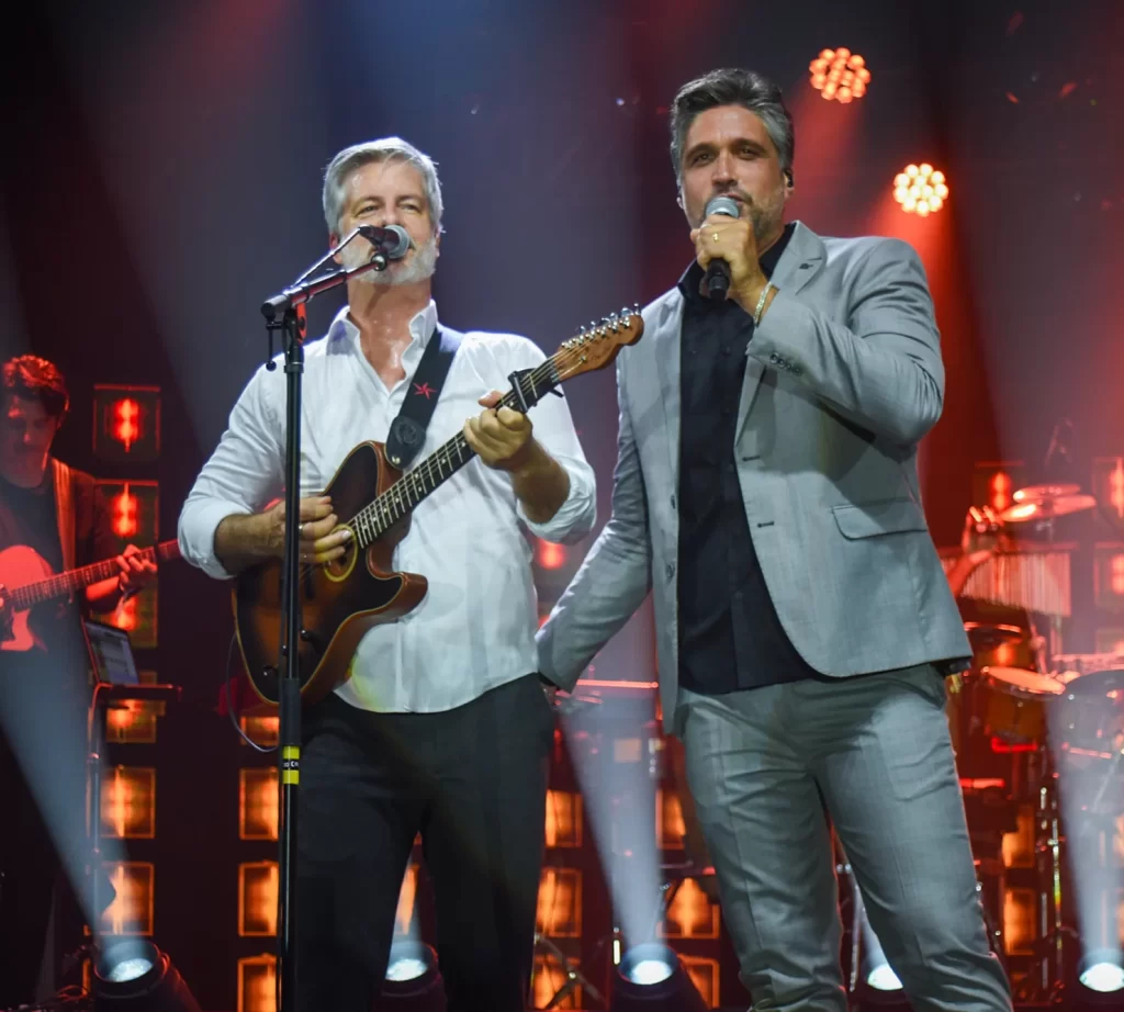 Victor & Leo lotam Villa Country em noite de nostalgia e emoção