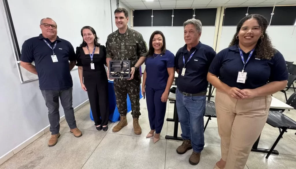 Comandante do 22º Batalhão do Exército visita CFP de Taquaralto e fortalece parceria com o SENAI Tocantins