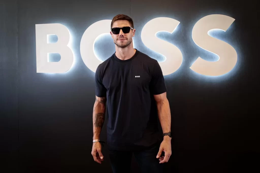Jonas Sulzbach marca presença na área VIP da BOSS no GP de São Paulo com look exclusivo da marca