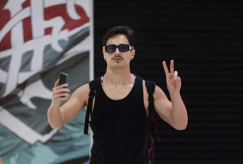 Danilo Mesquita é flagrado no aeroporto Santos Dumont antes de viagem