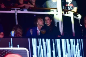 Marcelo Bonfá aproveita show no Rock Boat em clima de descontração