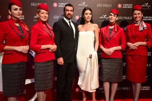 Astros de séries turcas participam de jantar exclusivo com famosas brasileiras no Palácio Tangará