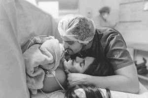 Filha de Luan Santana nasce prematura, cantor cancela show e gera polêmica nas redes sociais