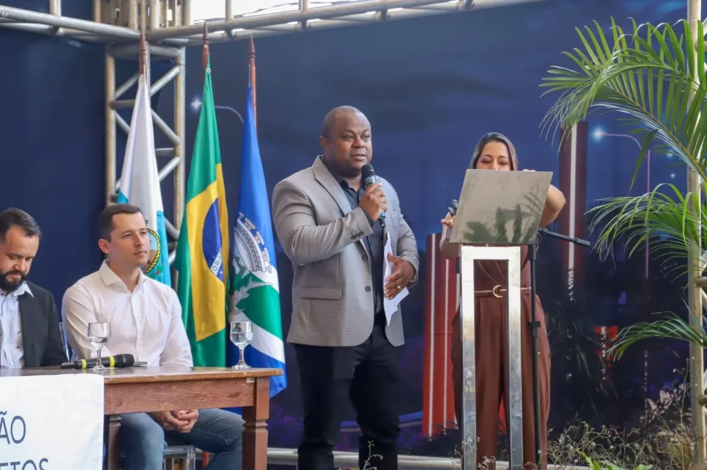 Almir Corrêa destaca papel estratégico da construção civil na abertura da Feira Construir em Rio das Ostras