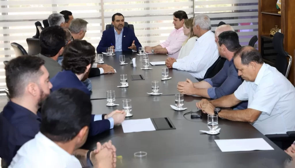 Wanderlei Barbosa discute regularização ambiental e cadastro rural com representantes do agronegócio que prometiam manifestação