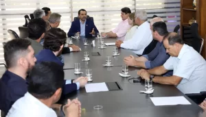 Wanderlei Barbosa discute regularização ambiental e cadastro rural com representantes do agronegócio que prometiam manifestação