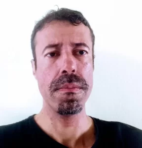 Escritor Raphael Bruno já publicou 127 livros em quase uma década