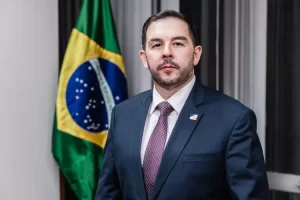 Carlos Manzini Júnior volta a exercer cargo de Secretário de Representação em Brasília; nomeação saiu no DOE