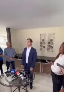 Silêncio incômodo: ausência de Élcio Mendes em coletiva acende alerta sobre possível saída da gestão de Palmas