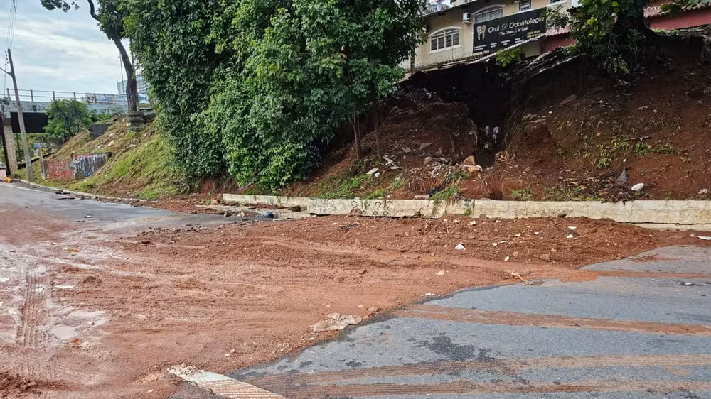Chuva extrema provoca alagamentos, deslizamentos e estragos em Goiânia