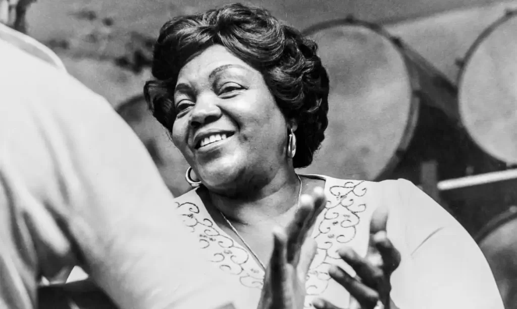 Dona Ivone Lara ganha cinebiografia e medalha que celebram legado do samba