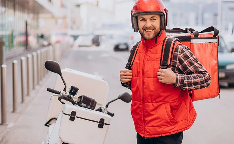 Delivery noturno cresce 52% em 2024 e transforma hábitos de consumo no Brasil