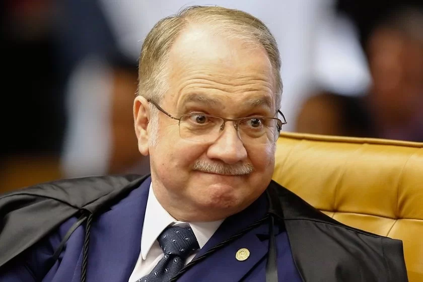 Fachin assume presidência do STF em meio a alertas sobre erosão democrática e desafios institucionais